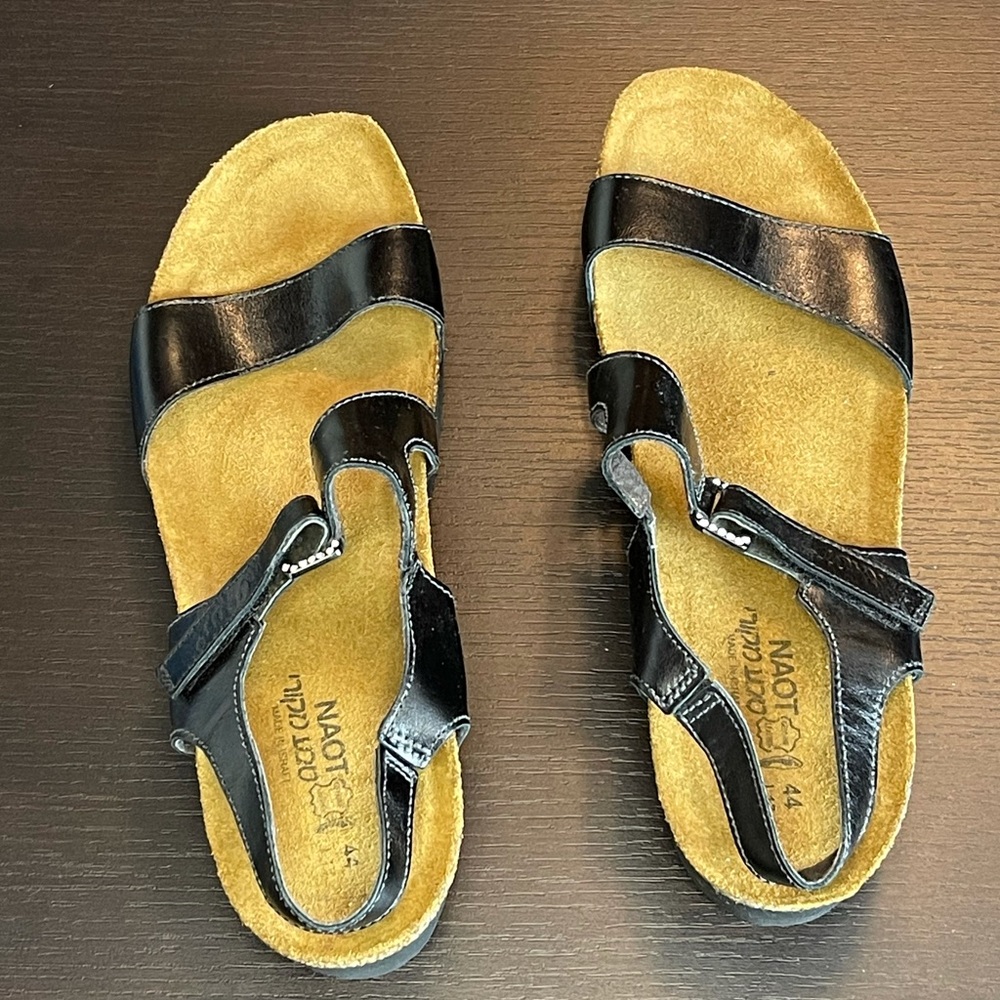 Naot black sandals Never worn. Size 44/Women’s 12.5. Comfortable & arch support!